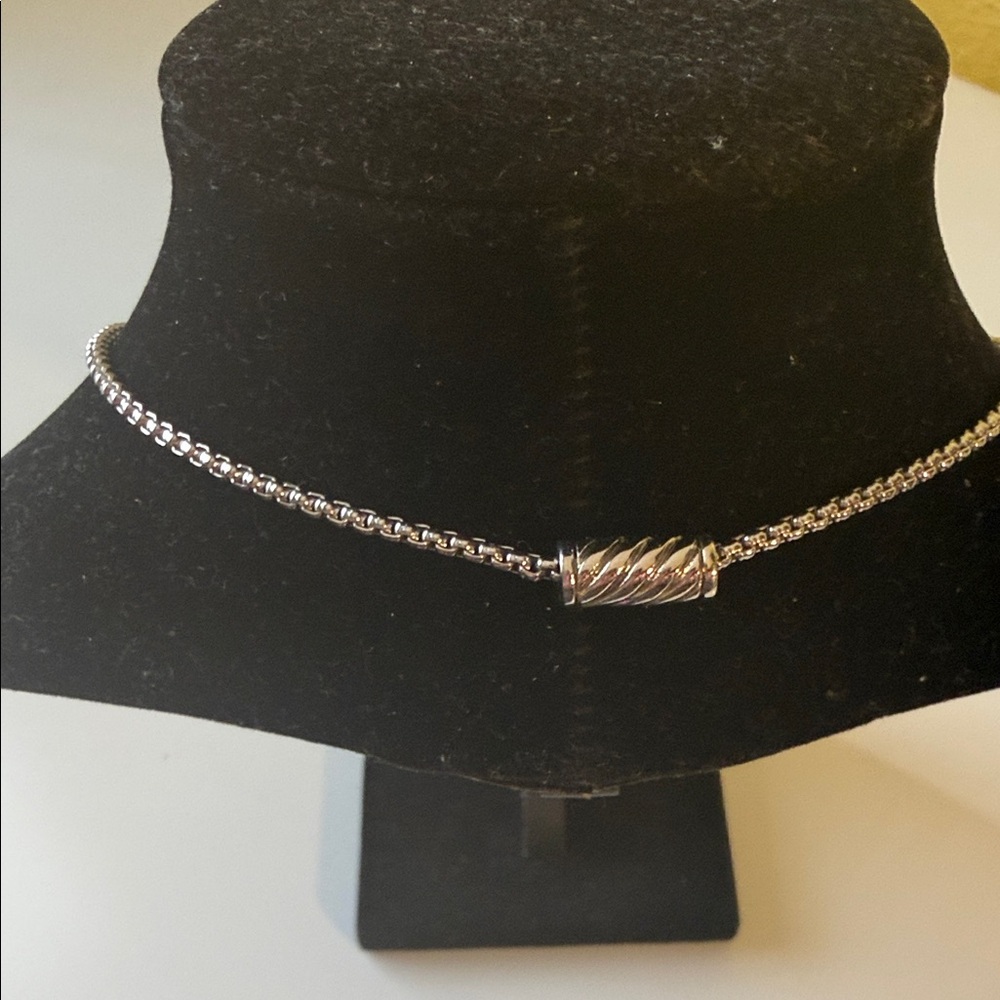 Elegant Silver Pendant Necklace - Picture 8 of 9